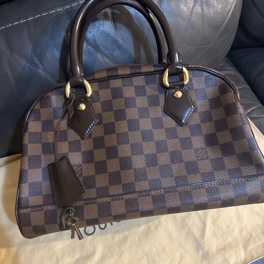 Authentic L.V - Picture 12 of 16